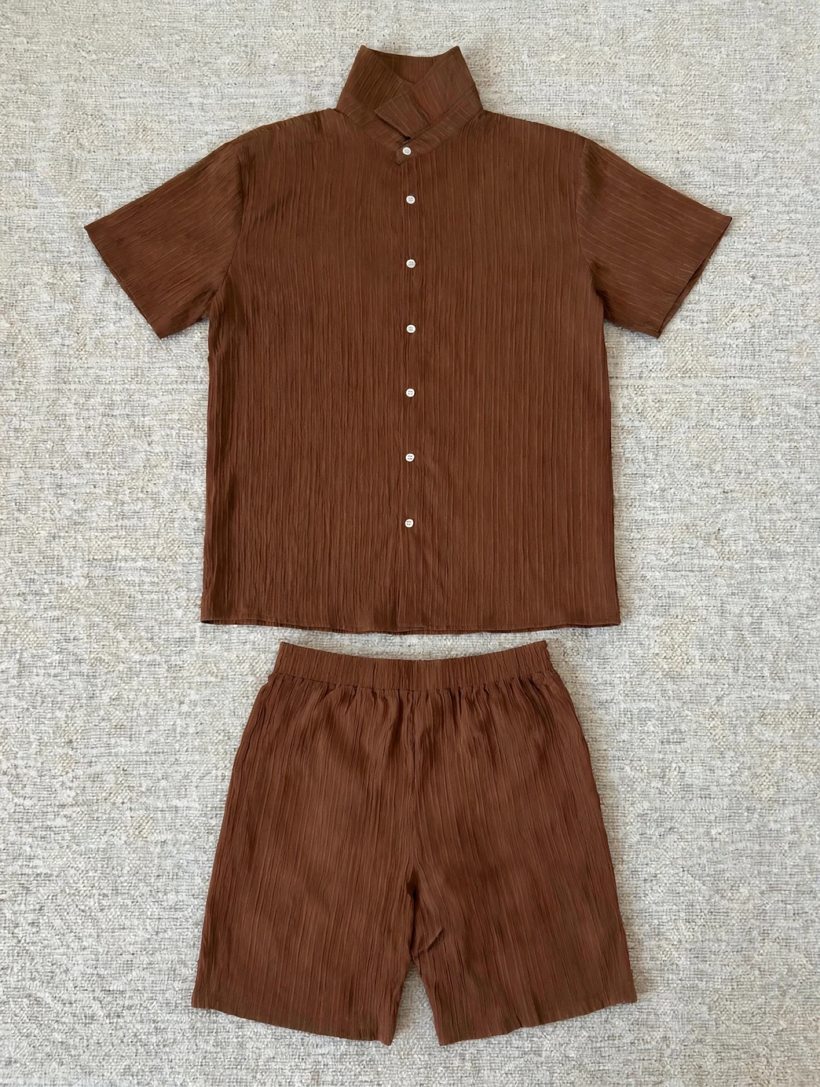 Men's Pleated Shirt & Shorts Set - Size L